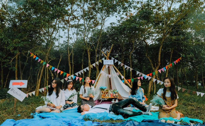 Học sinh Hưng Yên “hóa thân” cô cậu những năm 90 trong bộ ảnh kỷ yếu ảnh 6 Học sinh Hưng Yên “hóa thân” cô cậu những năm 90 trong bộ ảnh kỷ yếu ảnh 6