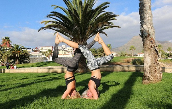 nu-phi-cong-bay-khap-the-gioi-chup-anh-yoga-de-check-in-3