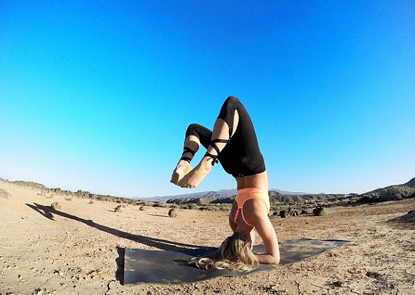 nu-phi-cong-bay-khap-the-gioi-chup-anh-yoga-de-check-in-5