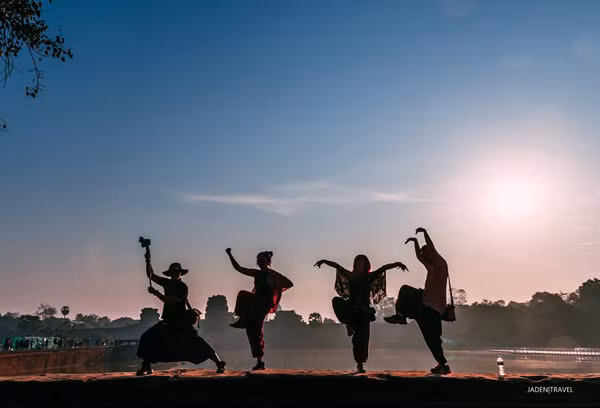 Dáng gì bên nhau cũng đẹp