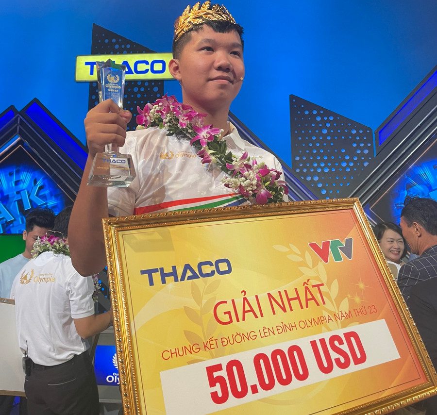 Xuân Mạnh vinh dự là thí sinh đầu tiên của Thanh Hoá giành quán quân Olympia. (Ảnh: TH).