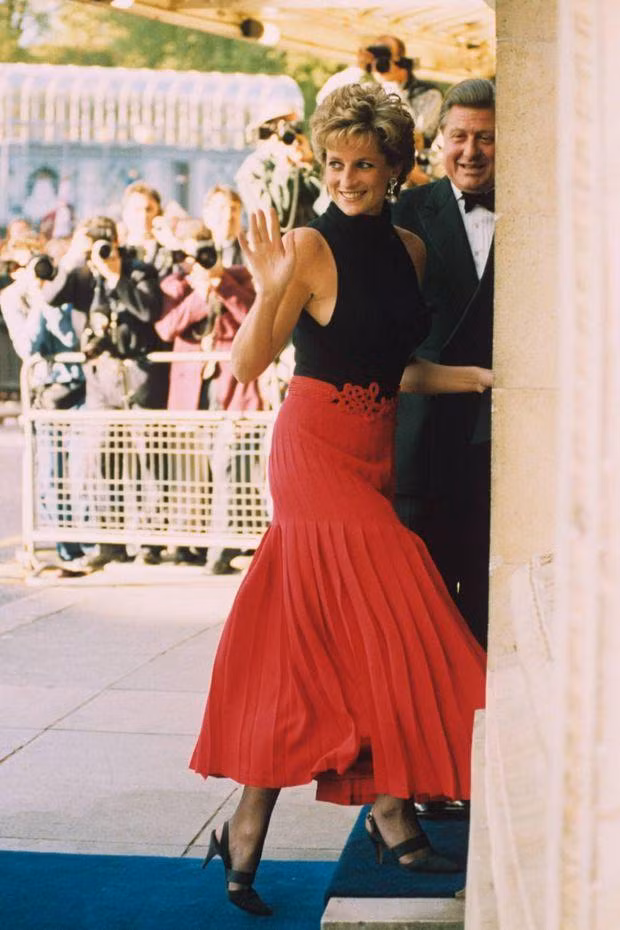 Thời trang phối phá cách của cố công nương.