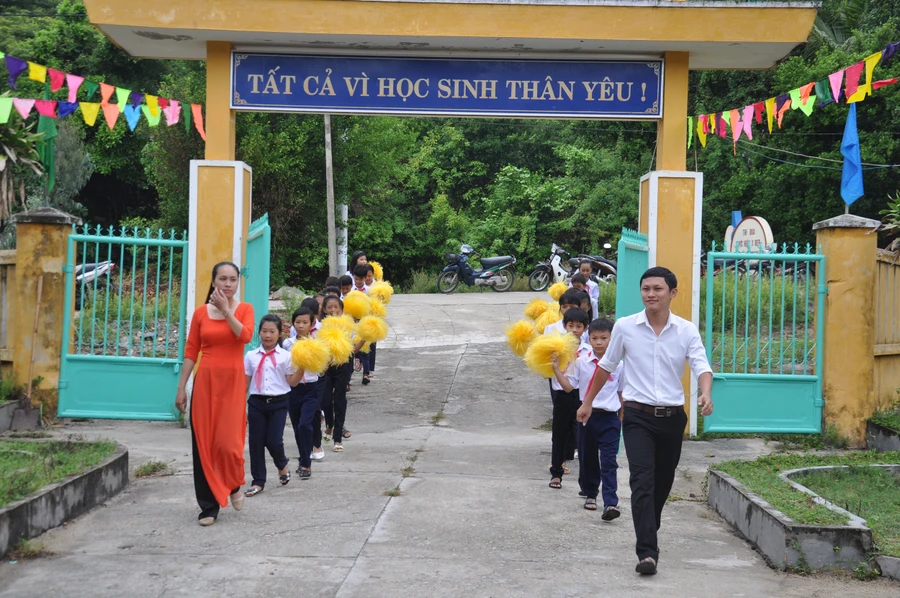 Thầy trò xã đảo Tân Hiệp đón chào năm học mới với niềm tin, kỳ vọng về một năm học thành công tự sự đổi mới.