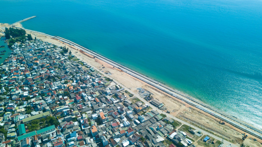 Công trình khi hoàn thành sẽ giúp người dân ổn định cuộc sống, đảm bảo an toàn tính mạng cho hàng ngàn người dân nơi đây khi bước vào mùa mưa bão. Công trình khi hoàn thành sẽ giúp người dân ổn định cuộc sống, đảm bảo an toàn tính mạng cho hàng ngàn người dân nơi đây khi bước vào mùa mưa bão.