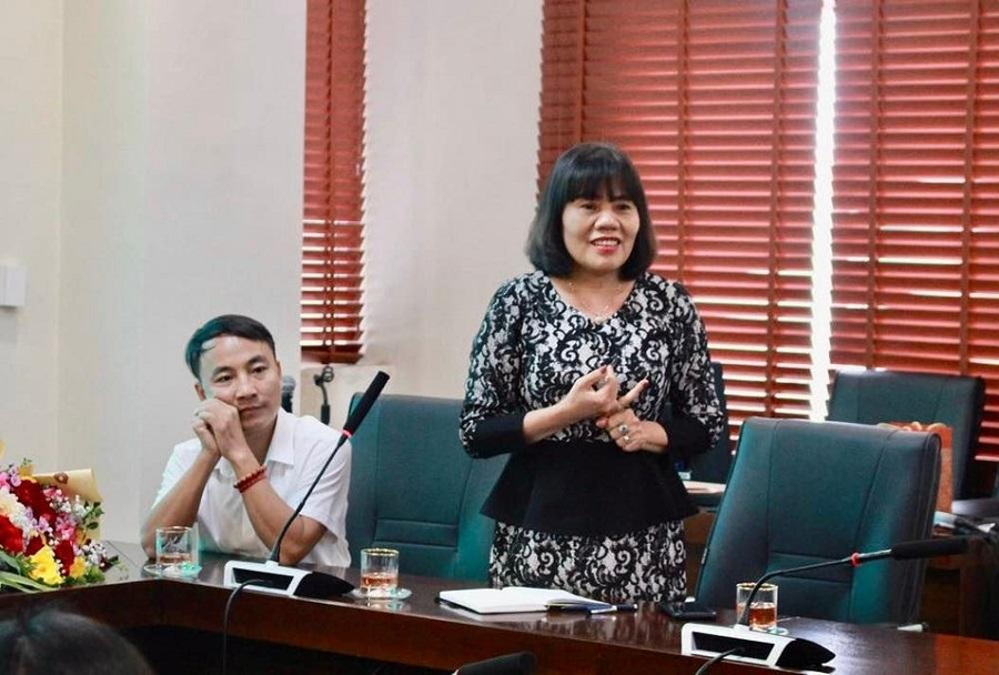 Nhà báo Lê Hoa Chi tác giả cuốn sách Vượt khó thì dễ vượt sướng thì khó. Nhà báo Lê Hoa Chi tác giả cuốn sách Vượt khó thì dễ vượt sướng thì khó.