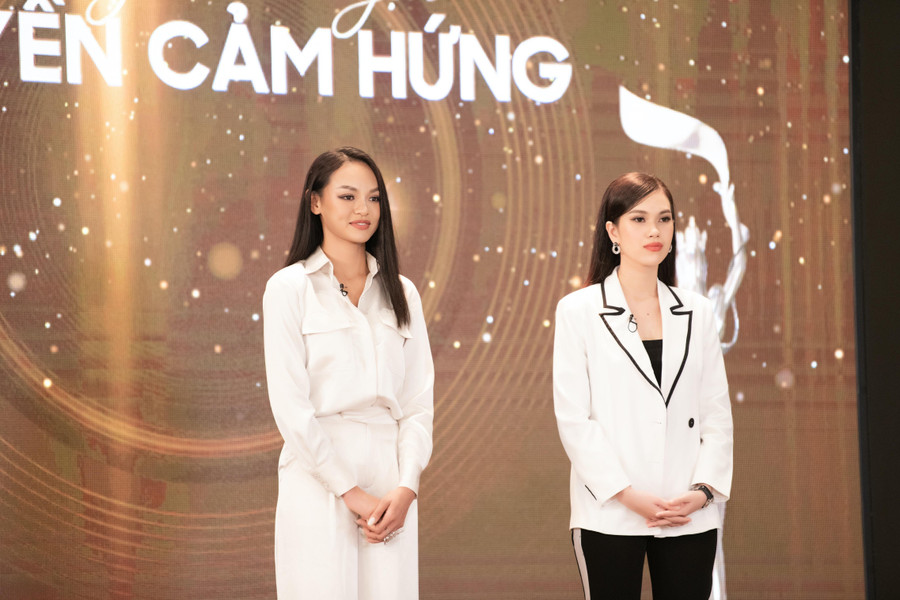 Hai thí sinh Quỳnh Mai (trái) và Trúc Quỳnh. Hai thí sinh Quỳnh Mai (trái) và Trúc Quỳnh.