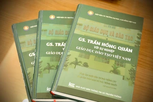 Cuốn sách về GS Trần Hồng Quân. Ảnh: Nguyễn Mạnh