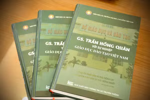 Cuốn sách về GS Trần Hồng Quân. Ảnh: Nguyễn Mạnh