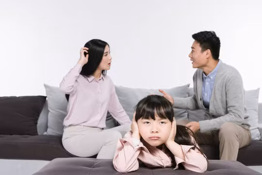 3 nguyên nhân khiến con dễ cáu gắt khi nói chuyện với bố mẹ
