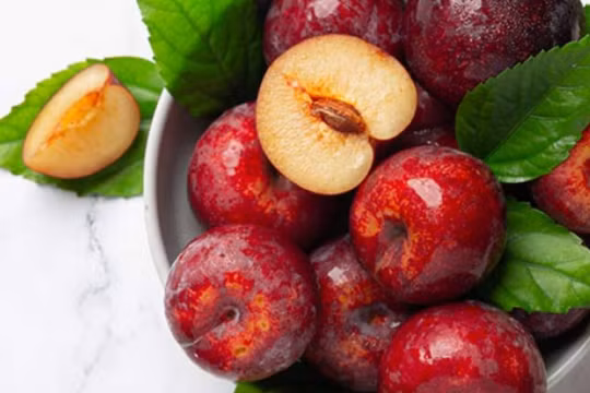 Pectin trong mận giúp tăng nhu động ruột, cải thiện tình trạng táo bón. (Ảnh: ITN).