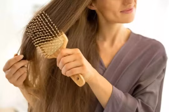 Lợi ích bất ngờ khi chải tóc mỗi ngày