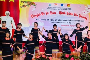 Từ những hoạt động gần gũi, sáng tạo, Trường PTDTNT THCS – THPT Đắk Glong đang từng ngày khơi dậy niềm tự hào và ý thức gìn giữ bản sắc trong mỗi học sinh.