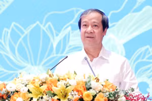 Bộ trưởng Bộ GD&ĐT Nguyễn Kim Sơn phát biểu tại Hội nghị. 