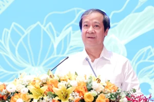 Bộ trưởng Bộ GD&ĐT Nguyễn Kim Sơn phát biểu tại Hội nghị. 