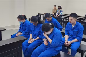 Các bị cáo tại phiên xét xử.