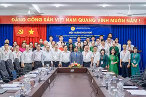 Các đại biểu tham gia hội thảo khoa học “Di sản văn hóa vật thể và phi vật thể tiêu biểu của tỉnh Lâm Đồng (khu vực tỉnh Bình Thuận cũ)”.