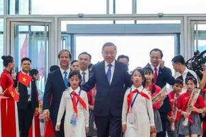 Tổng Bí thư Tô Lâm cùng các đại biểu tới dự khai giảng năm học 2025 – 2026 và kỷ niệm 80 năm truyền thống ngành Giáo dục.