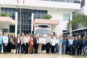 Viện Pasteur TPHCM trao vaccine cho tỉnh Gia Lai chống dịch bệnh sau lũ.