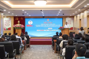 Ông Nguyễn Tiến Cường - Phó Tổng Biên tập Báo Công Thương phát biểu khai mạc hội thảo.