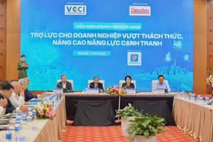 Quang cảnh Diễn đàn "Doanh nghiệp 2025: Trợ lực cho doanh nghiệp vượt thách thức, nâng cao năng lực cạnh tranh".