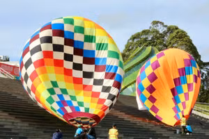 Khinh khí cầu đa sắc màu tại quảng trường Lâm Viên