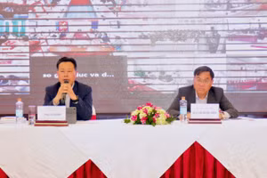 Thứ trưởng Bộ GD&ĐT Lê Quân và Phó Chủ tịch UBND tỉnh Lâm Đồng Võ Ngọc Hiệp đồng chủ trì hội nghị.