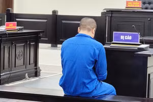 Bị cáo Lê Văn Tuyên tại buổi xét xử.