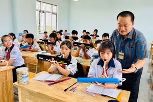 Những tiết học âm nhạc của thầy Hà Minh Tú.