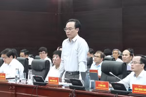 Bộ trưởng Bộ GD&ĐT Hoàng Minh Sơn tại cuộc họp với lãnh đạo UBND TP Đà Nẵng.