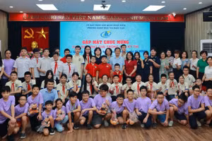 Phòng GD&ĐT quận Hoàn Kiếm chúc mừng thành tích của các học sinh.