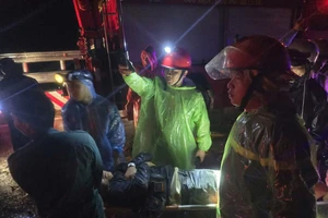 Sạt lở tại đèo Khánh Lê nối Đà Lạt - Nha Trang khiến 6 người tử vong.