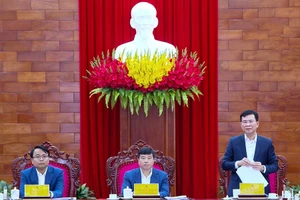 Các đồng chí chủ trì Hội nghị Ban Chấp hành Đảng bộ tỉnh Lâm Đồng.