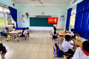 Học sinh Trường Tiểu học Mỹ Thạnh trong một giờ học.