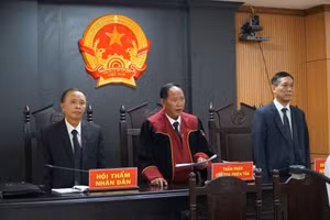 Nguyễn Đình Thắng bị Tòa án Nhân dân tỉnh Đắk Lắk tuyên 11 năm tù vì tội khủng bố.