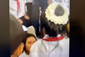 Clip em H. bị bạn đánh trong lớp học đang lan truyền trên mạng xã hội.