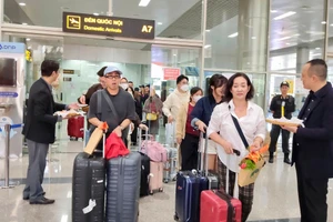 Du khách đến Đà Lạt qua sân bay Liên Khương.