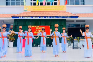 Học sinh các Trường Phổ thông Dân tộc Nội trú ở Lâm Đồng tham gia hoạt động để giữ gìn bản sắc văn hóa dân tộc.