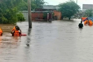 Mưa lớn gây ngập cục bộ nhiều nơi.