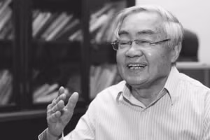 GS.TSKH.VS, NGND Phạm Minh Hạc.