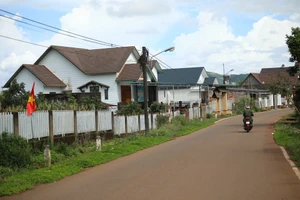 Những ngôi nhà khang trang tại "làng tỷ phú" Lâm Đồng.