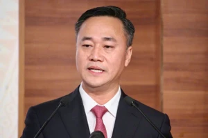 Tân Phó Bí thư Tỉnh uỷ Khánh Hoà Nguyễn Việt Hùng phát biểu nhận nhiệm vụ.