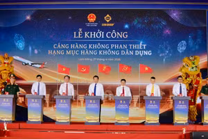 Nghi thức bấm nút khởi công hạng mục hàng không dân dụng Cảng hàng không Phan Thiết.