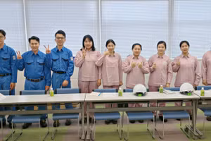 Nhiều bạn trẻ chọn đi làm việc tại nước ngoài sau khi tốt nghiệp THPT.