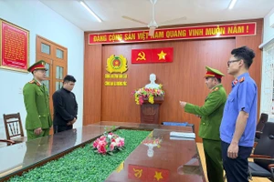 Cơ quan chức năng đọc lệnh khởi tố đối tượng Phạm Ngọc Khánh.