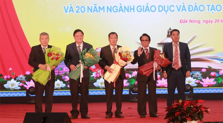 Lãnh đạo Sở GD&ĐT Đắk Nông qua các thời kỳ. (Ảnh tư liệu)