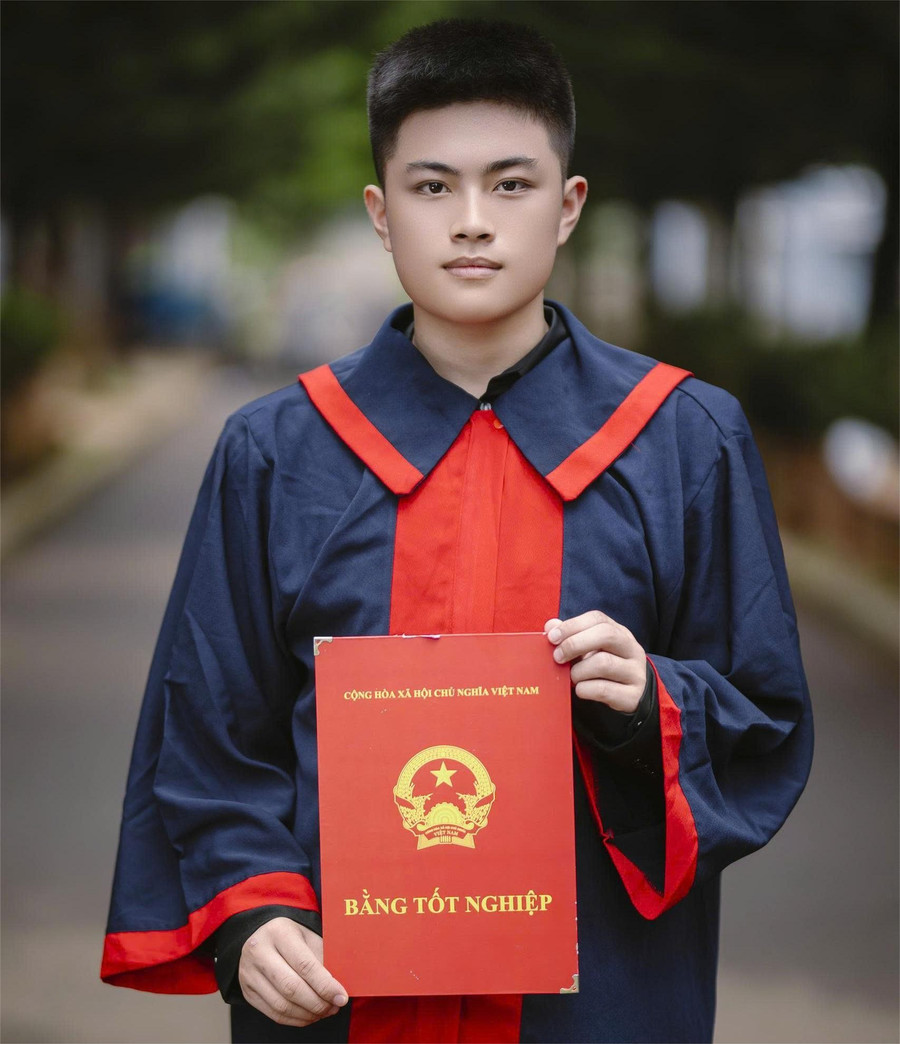 Nguyễn Hoàng Nhật Minh là thủ khoa khối A01 và D01 tỉnh Đắk Lắk. (Ảnh: NVCC) nm.jpg
