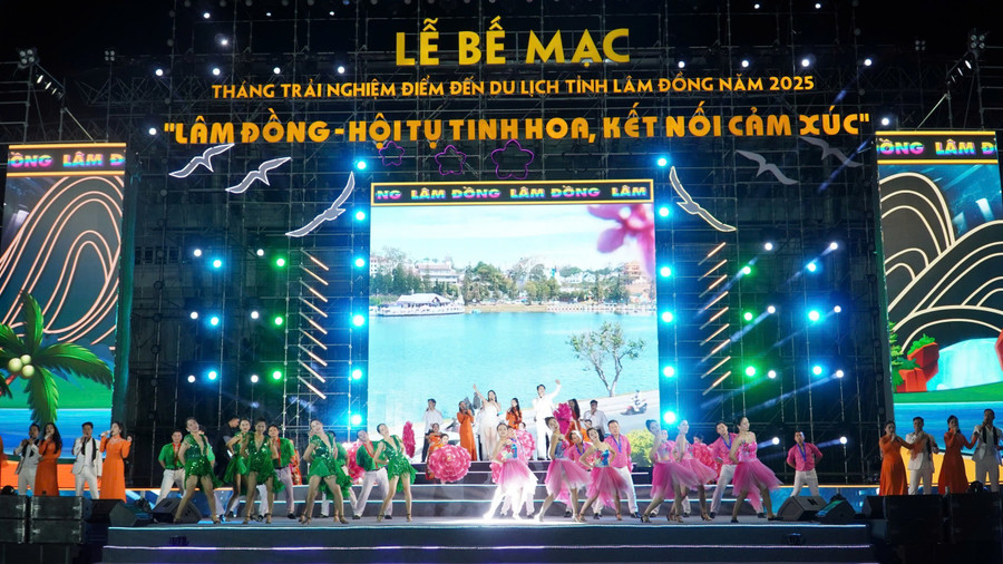 Toàn cảnh Lễ bế mạc “Tháng trải nghiệm điểm đến du lịch tỉnh Lâm Đồng năm 2025”.