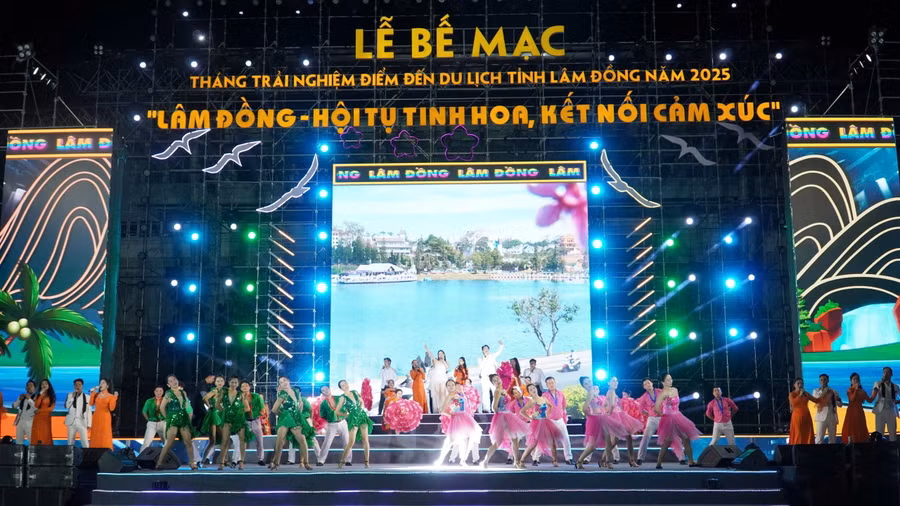 Toàn cảnh Lễ bế mạc “Tháng trải nghiệm điểm đến du lịch tỉnh Lâm Đồng năm 2025”.