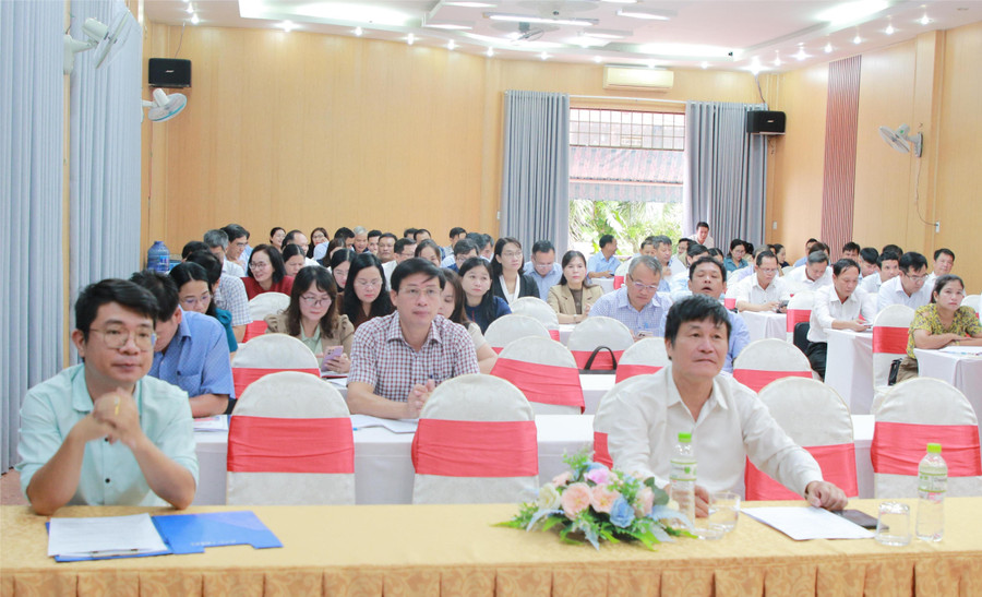 Đại biểu dự lễ khai mạc. (Ảnh: Thành Tâm) img-0545.jpg