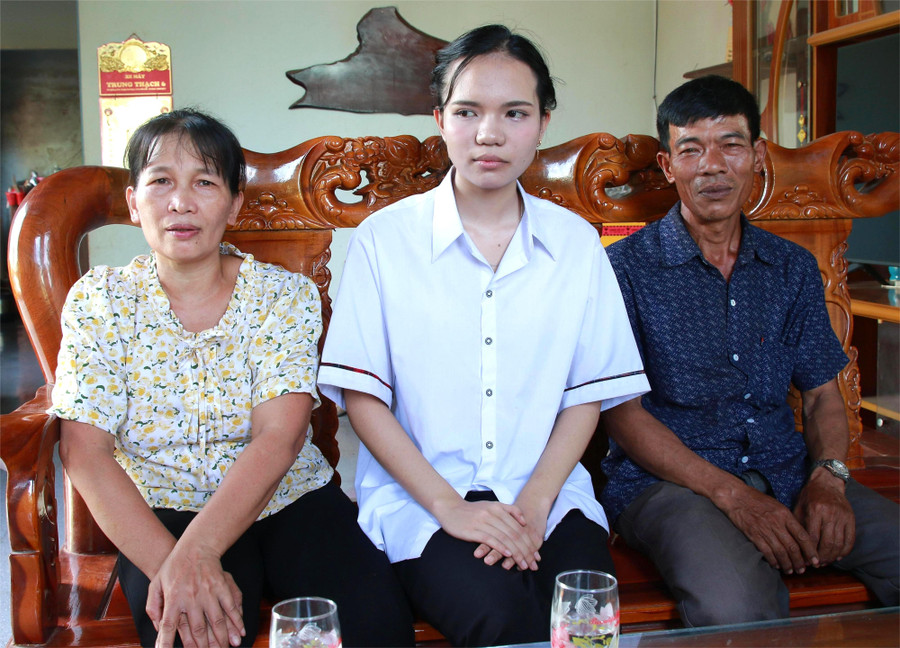 Gia đình Nguyễn Thị Thanh Huyền – học sinh lớp 12A7, Trường THPT Lê Hữu Trác đón tin vui khi em đạt thành tích xuất sắc tại Kỳ thi tốt nghiệp THPT 2025. (Ảnh: TT) img-7798.jpg